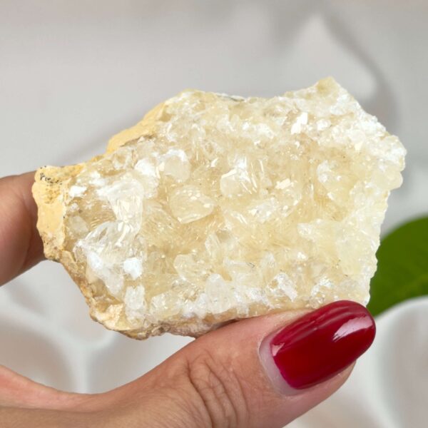 Himalayakvarts klynge med naturlig skønhed og kraftfuld energi. Forbindes med klarhed, balance og meditation. E-mærket webshop.