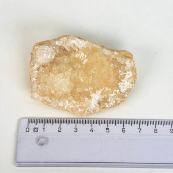 Himalayakvarts klynge med naturlig skønhed og kraftfuld energi. Forbindes med klarhed, balance og meditation. E-mærket webshop.