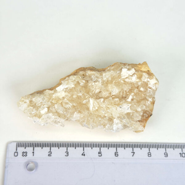 Himalayakvarts klynge med naturlig skønhed og kraftfuld energi. Forbindes med klarhed, balance og meditation. E-mærket webshop.