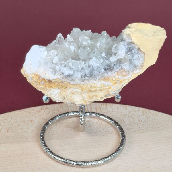 Himalayakvarts klynge med naturlig skønhed og kraftfuld energi. Forbindes med klarhed, balance og meditation. E-mærket webshop.