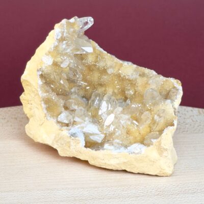 Himalayakvarts klynge med naturlig skønhed og kraftfuld energi. Forbindes med klarhed, balance og meditation. E-mærket webshop.