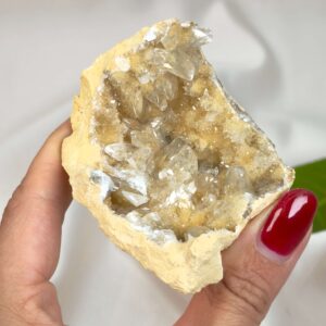 Himalayakvarts klynge med naturlig skønhed og kraftfuld energi. Forbindes med klarhed, balance og meditation. E-mærket webshop.