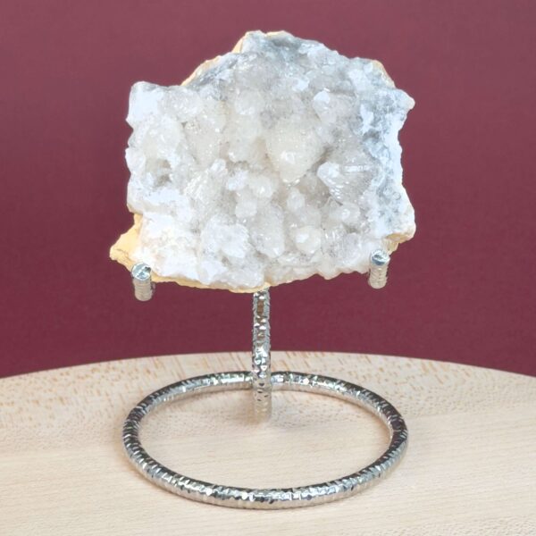 Himalayakvarts klynge med naturlig skønhed og kraftfuld energi. Forbindes med klarhed, balance og meditation. E-mærket webshop.