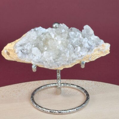 Himalayakvarts klynge med naturlig skønhed og kraftfuld energi. Forbindes med klarhed, balance og meditation. E-mærket webshop.