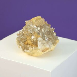 Himalayakvarts klynge med naturlig skønhed og kraftfuld energi. Forbindes med klarhed, balance og meditation. E-mærket webshop.