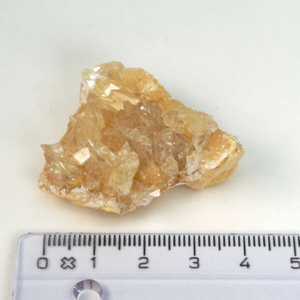 Himalayakvarts klynge med naturlig skønhed og kraftfuld energi. Forbindes med klarhed, balance og meditation. E-mærket webshop.