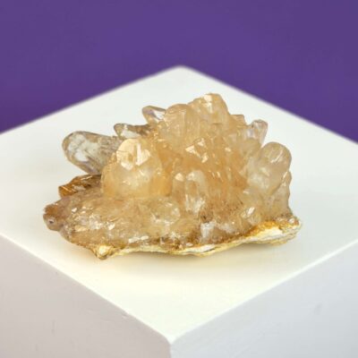 Himalayakvarts klynge med naturlig skønhed og kraftfuld energi. Forbindes med klarhed, balance og meditation. E-mærket webshop.