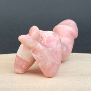Pink Opal Penis med bløde rosa nuancer og energi for selvkærlighed, livskraft og følelsesmæssig healing.