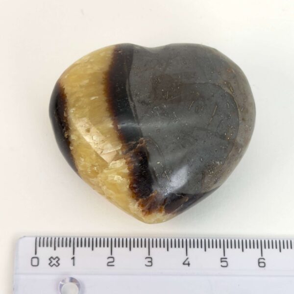 Septarie hjerte med naturlige gyldne årer og varme jordfarver, som symboliserer grounding, selvtillid og indre styrke.
