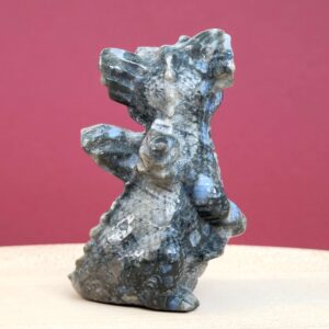 Llanite babydrage med naturlige blå krystaller og energi for grounding, intuition, mental klarhed og indre balance.