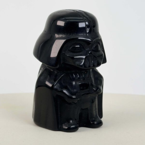 Sort Obsidian Figur i dybsort krystal med energi for beskyttelse, grounding, indre styrke og følelsesmæssig balance.