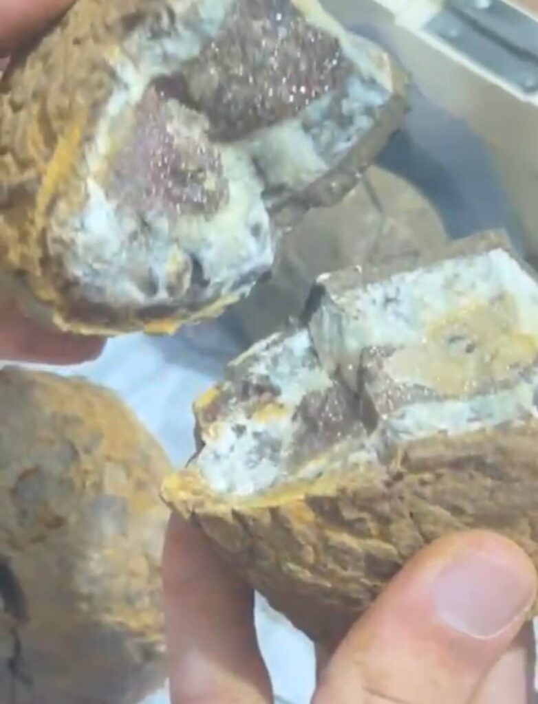 Hvad er krystaller? 6 Hvad er krystaller og hvordan laves det? Læs vores blogindlæg og find svaret