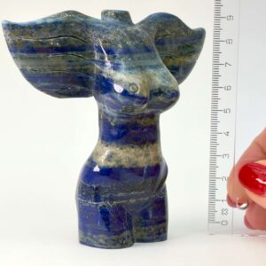 Unik kvinde med vinger udskåret i Lapis Lazuli med naturlige blå og gyldne nuancer