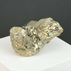 Unik naturlig Pyrit klynge med rå krystalstruktur og metalliske refleksioner
