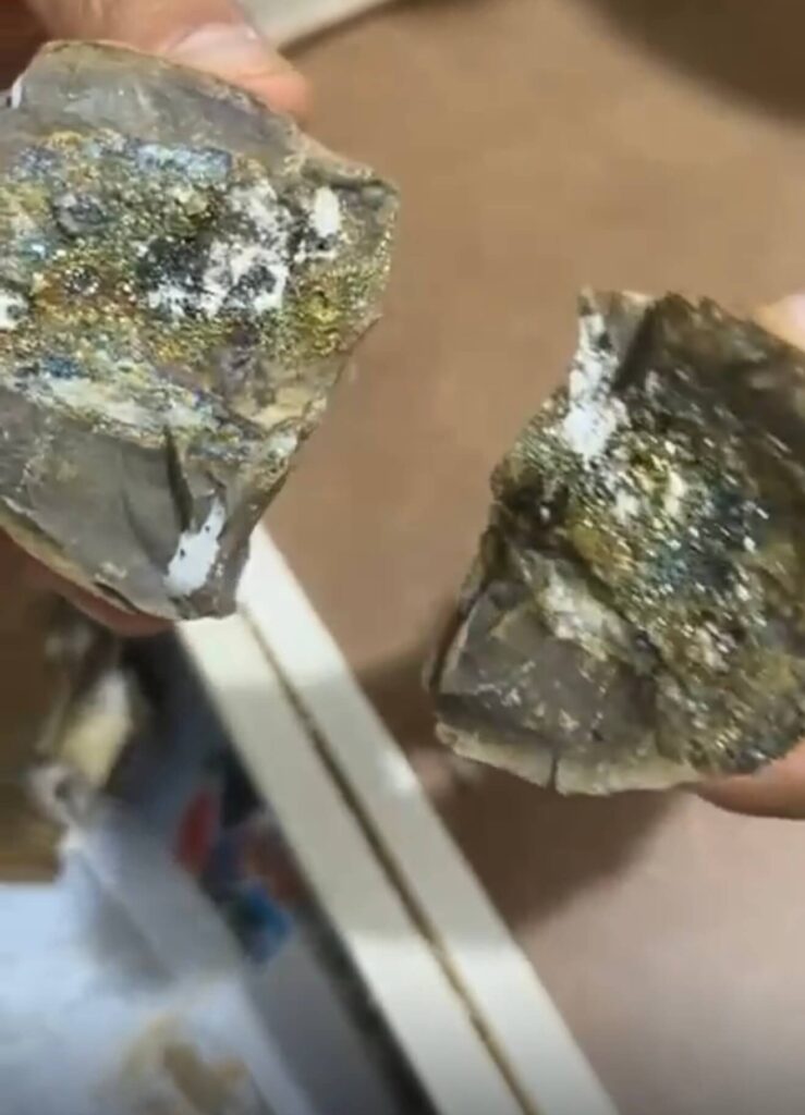 Hvad er krystaller? 2 Hvad er krystaller og hvordan laves det? Læs vores blogindlæg og find svaret