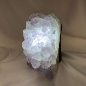 Stor unik Ametyst klynge lampe på 3716 g med naturlige kvartskrystaller og lilla Ametyst