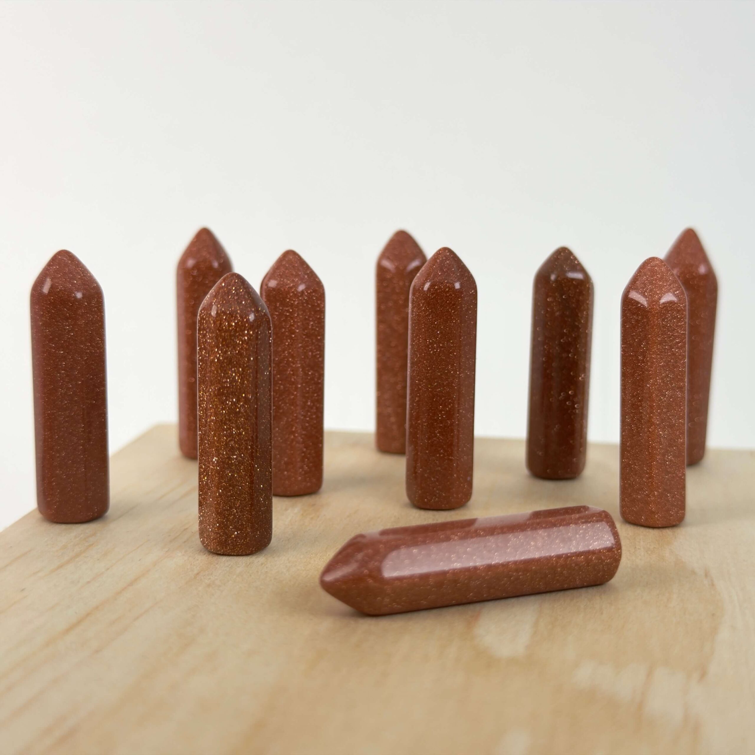 Guldsten Mini Spids med poleret overflade, spids top og flad bund