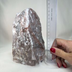 Unik rå Hæmatitkvarts lampe med naturlige rustfarvede nuancer og ujævn overflade