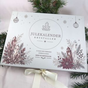 Detalje af krystal julekalender med nummererede låger og dekorativ æske