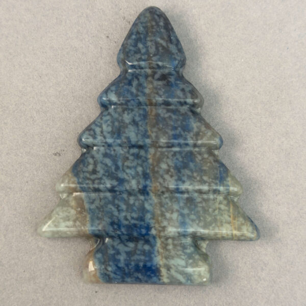 Et krystal juletræ er en dekorativ krystal julefigur, der symboliserer håb, livskraft, glæde og fornyelse.