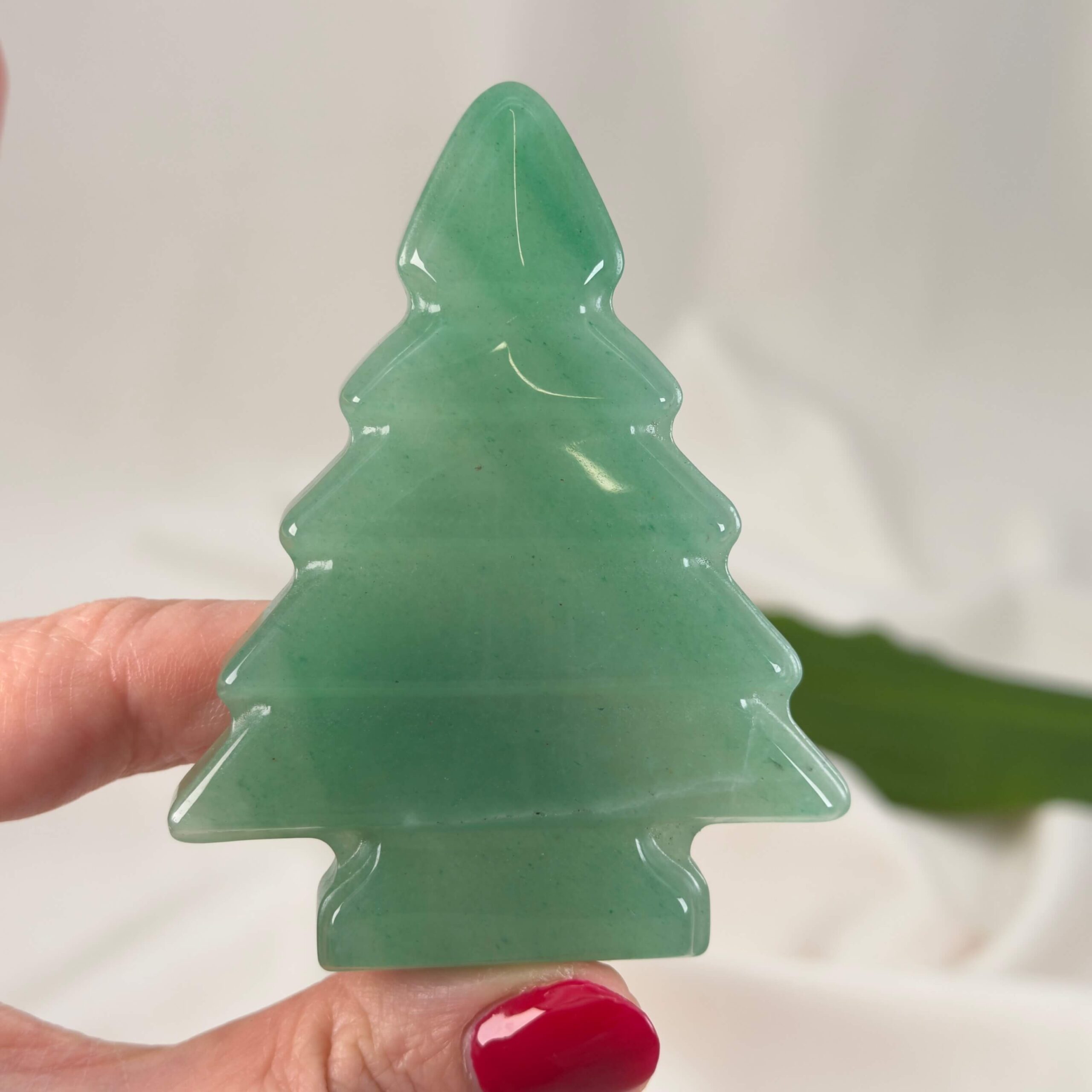 Et krystal juletræ er en dekorativ krystal julefigur, der symboliserer håb, livskraft, glæde og fornyelse.