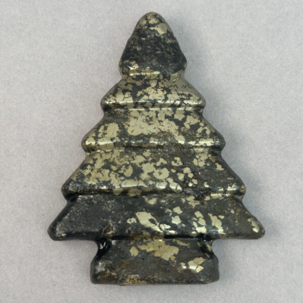 Et krystal juletræ er en dekorativ krystal julefigur, der symboliserer håb, livskraft, glæde og fornyelse.