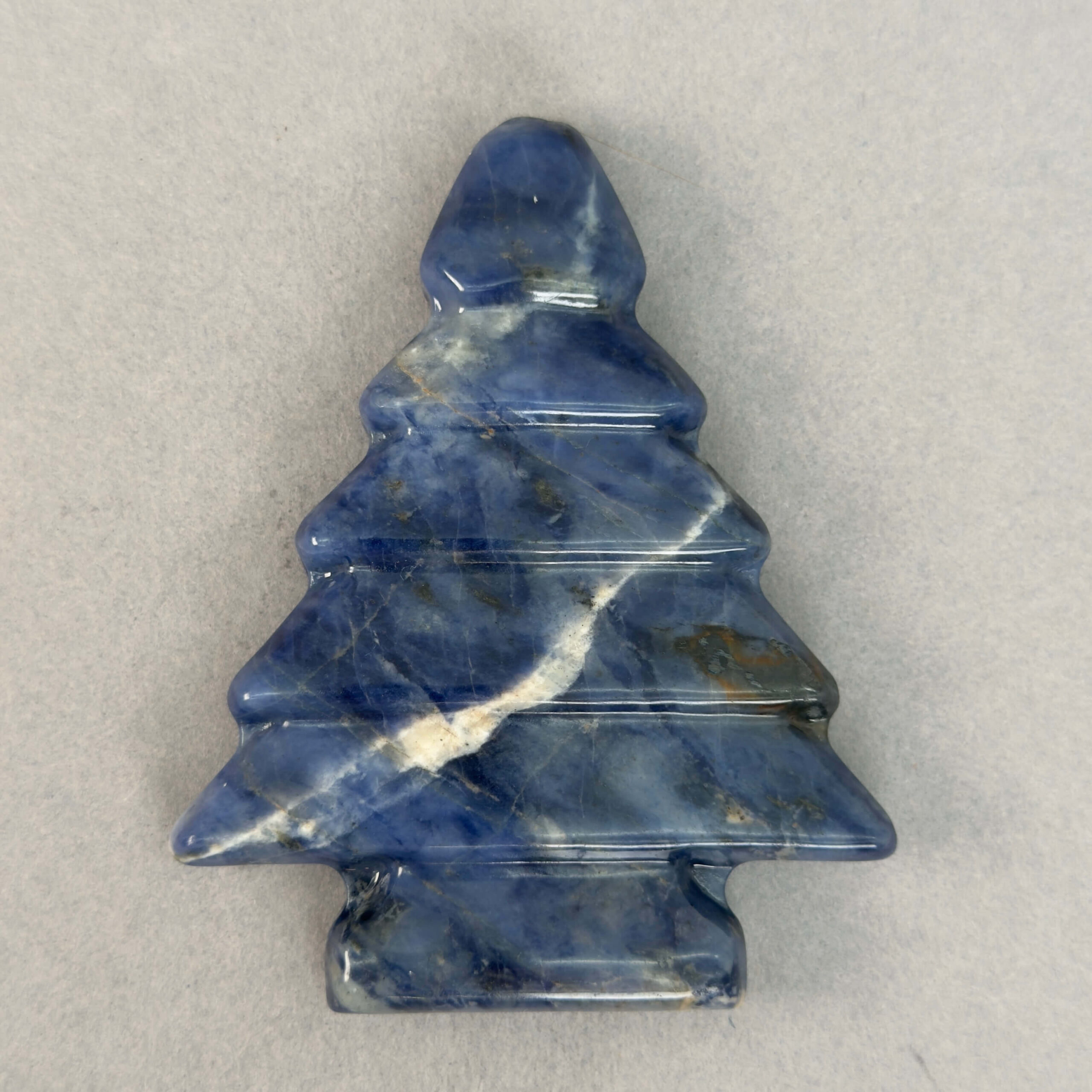 Et krystal juletræ er en dekorativ krystal julefigur, der symboliserer håb, livskraft, glæde og fornyelse.
